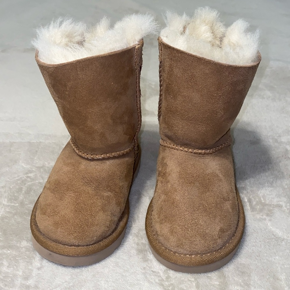 UGG Toddler boots baby girl size 6